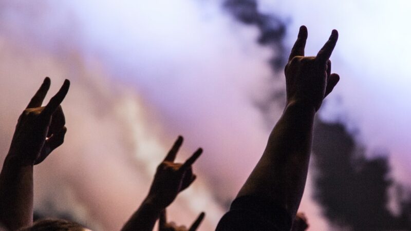 ​Domingo de rock e vinil na Prainha em Vila Velha