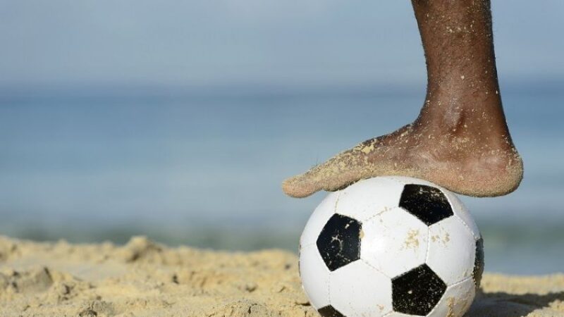 Alunos de Vila Velha terão aula de Beach Soccer e Beach Tênis à noite