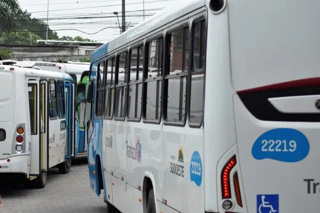 Em Vila Velha bairros ficam sem ônibus após paralização