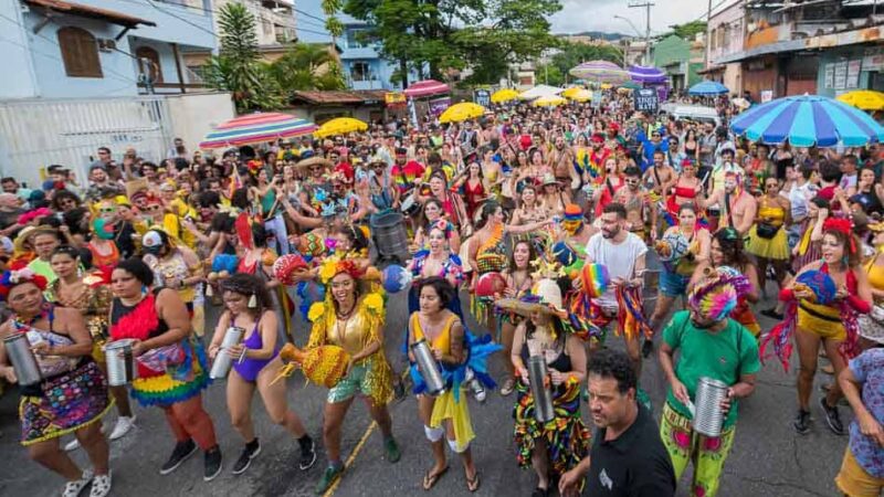 ​A folia continua com blocos de rua partir deste sábado (18)