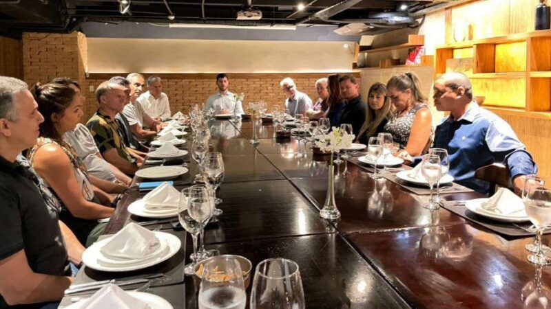 Prefeito de Vila Velha se reúne com empresários do setor supermercadista