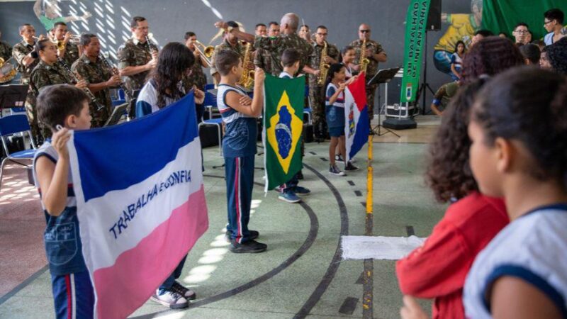 Projeto Música na Escola passa pelo bairro Jaburuna