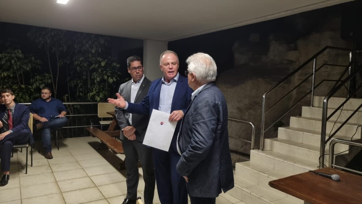 Casagrande, Marcelo Santos e deputados estaduais se reúnem com cônsul da Eslováquia