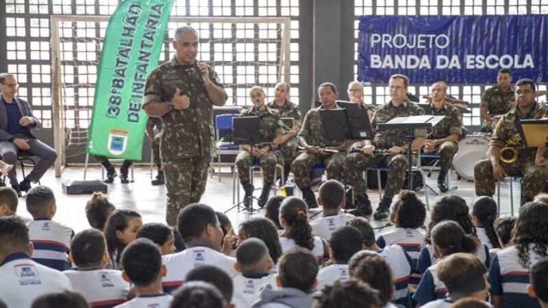 Projeto escolar de música ajuda alunos de Rio Marinho a melhorarem as notas