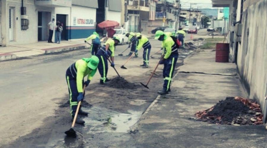 Prefeitura realiza mutirão de limpeza nos bairros Aribiri, Jockey e Alecrim