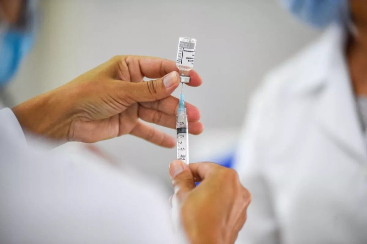 ​Pessoas com comorbidades começam a vacinar com a Bivalente