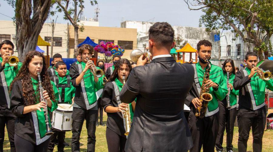 Bandas escolares realizam apresentações em terminais rodoviários de Vila Velha