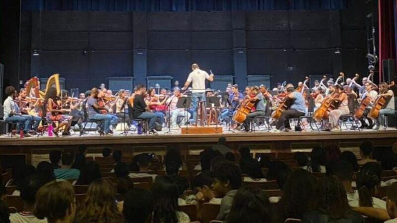 Cerca de 400 alunos participam de Concerto Didático com Orquestra Sinfônica do ES