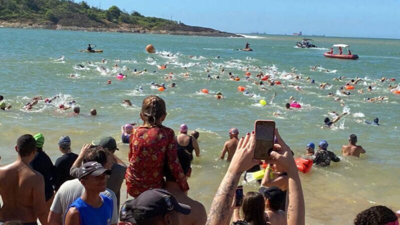 450 atletas participaram de competição de natação na Praia da Sereia