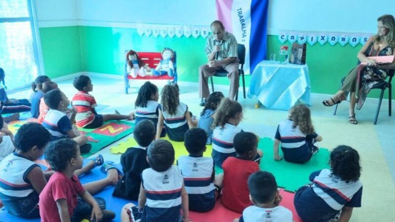 Alunos têm encontro especial com o morador mais antigo de São Torquato e ouvem suas histórias