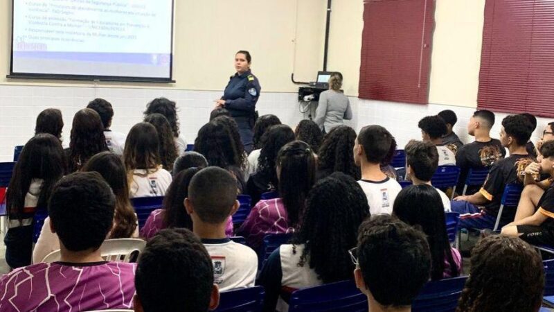 Escola municipal promove palestra sobre violência doméstica