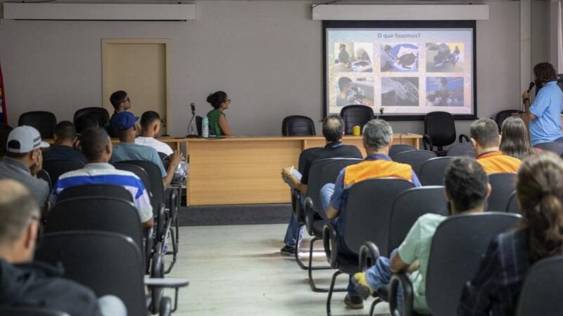 Reunião entre PMVV e trabalhadores que realizam translado às ilhas aborda a Gripe Aviária