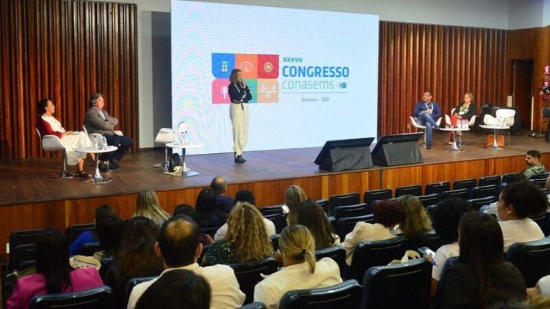 Vila Velha marca presença no principal encontro de saúde pública do Brasil