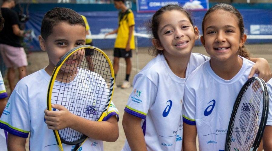 Iniciativa proporciona aulas de tênis gratuitas para estudantes da rede municipal de Vila Velha