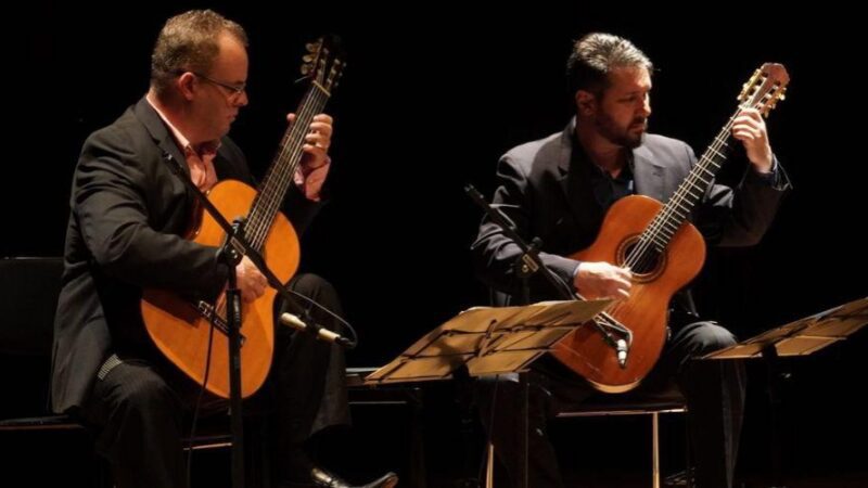 Concerto de violões na Igreja do Rosário atrai público à Prainha