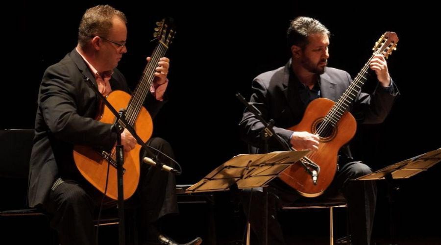 Concerto de violões na Igreja do Rosário atrai público à Prainha