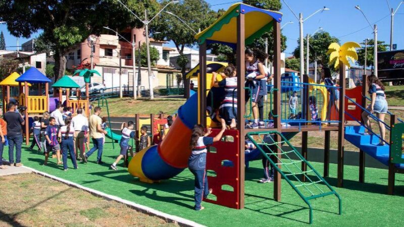 Nova área de convivência em Ilha das Flores fica completa com inauguração de parquinho