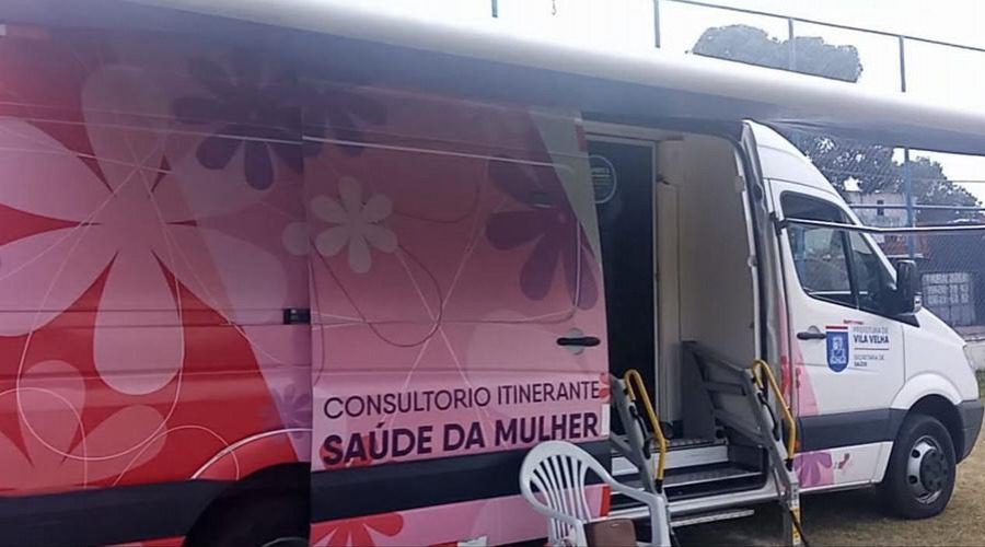 Vila Garrido recebe o carro da saúde rosa com diversos serviços médicos