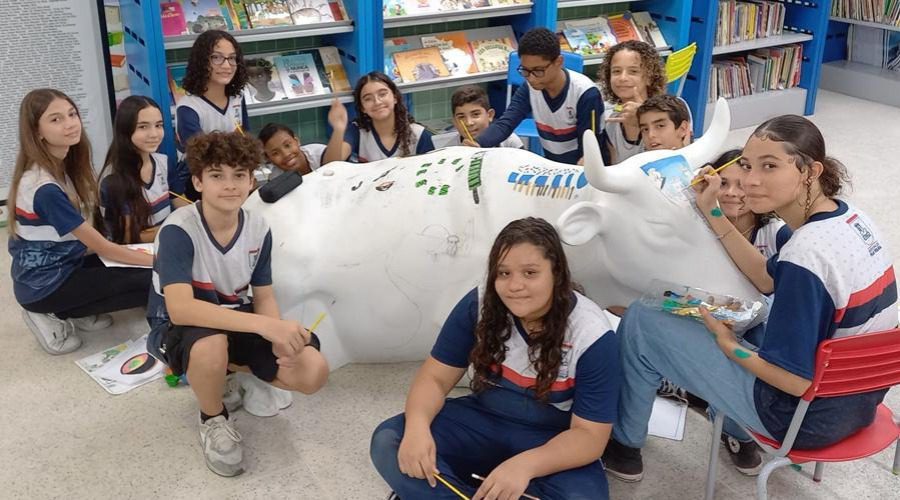 Escola de Vila Velha: Única Instituição Pública do Estado a Participar do CowParade