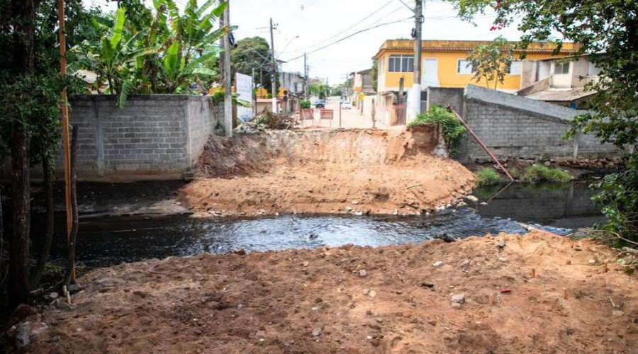 Início das obras da ponte da Rua Vasco Coutinho, na Barra do Jucu