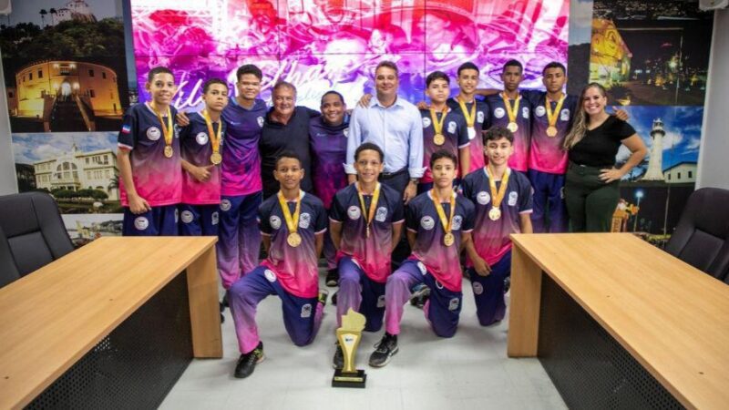 Bicampeões de Handebol São Recebidos pelo Prefeito em Exercício