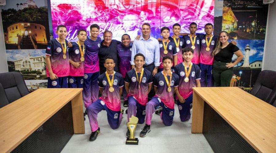 Bicampeões de Handebol São Recebidos pelo Prefeito em Exercício