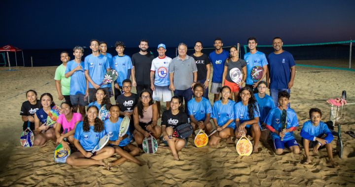 ​Vila Velha oferece aulas gratuitas de beach tennis em Praia de Itaparica