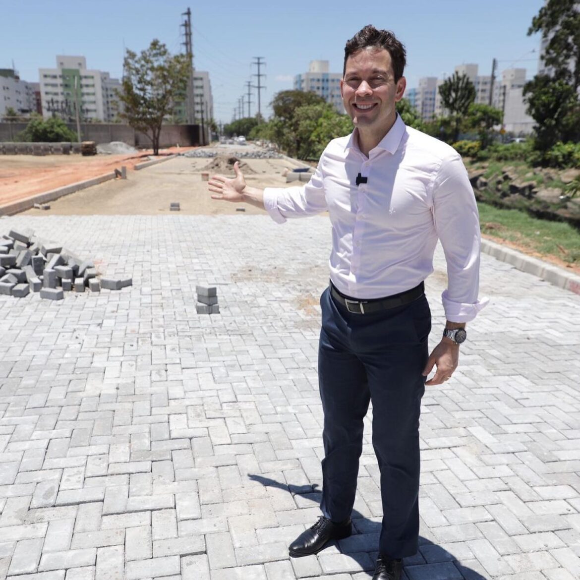 Prefeito Arnaldinho Borgo Manifesta Satisfação ao Visitar Obras de Infraestrutura em Boa Vista II