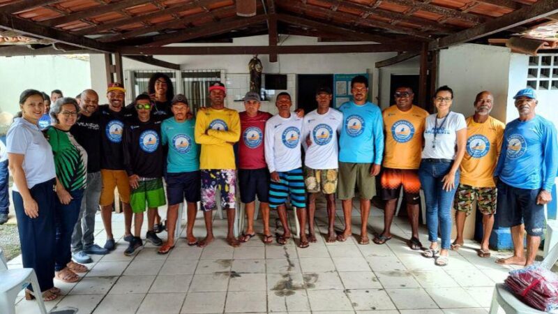 ​Vila Velha entrega novos uniformes aos barqueiros