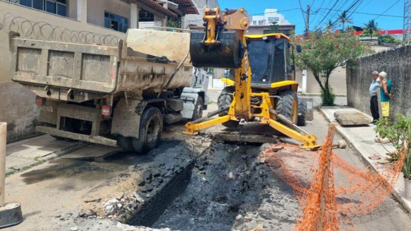 ​Prefeitura realiza limpeza de galerias de drenagem de ruas de Jaburuna