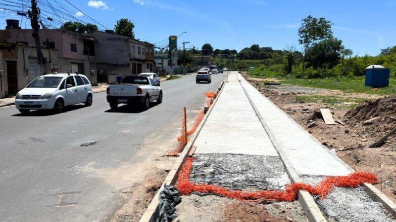 ​Implantação de calçada e ciclovia na rua Guaraná está com 85% da obra concluída