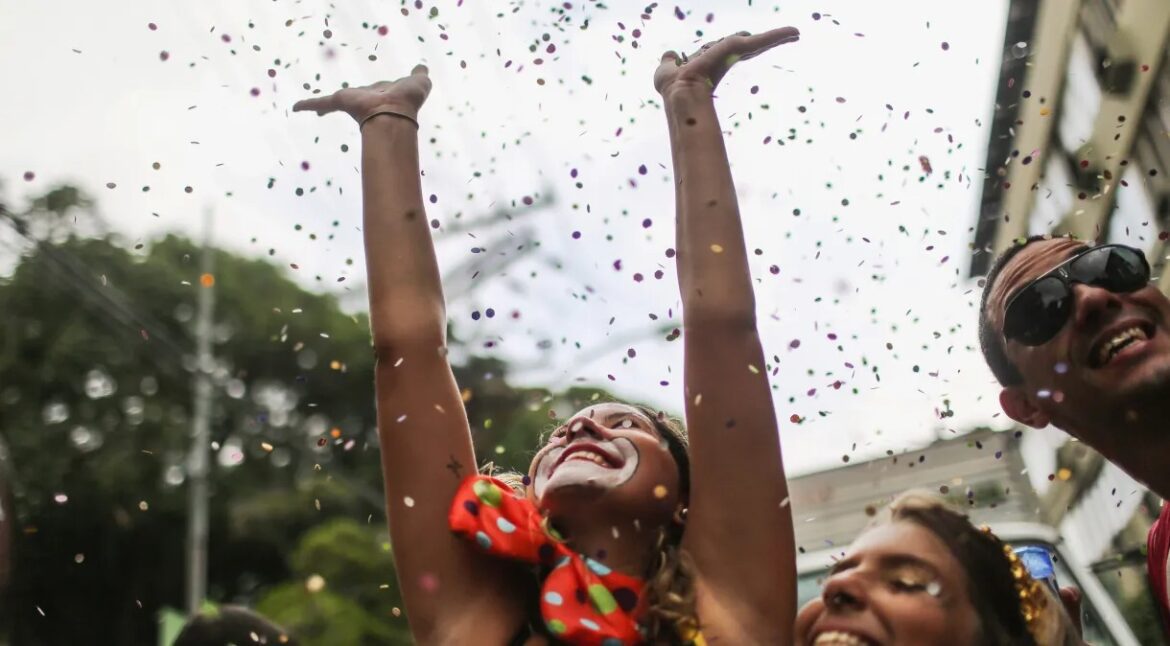 Blocos espalham alegria por 10 bairros em Vila Velha
