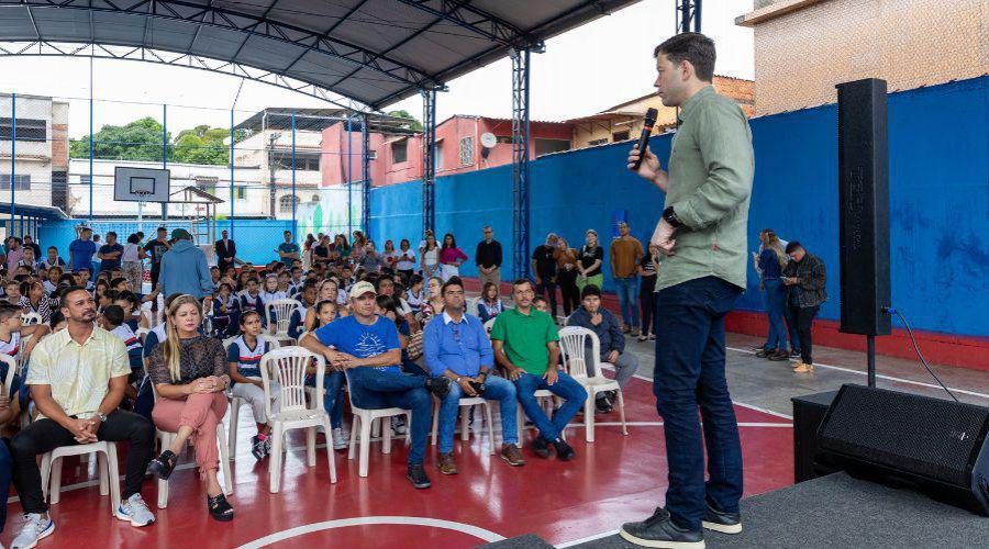 Arnaldinho Borgo inaugura quadra poliesportiva revitalizada ​em escola de Rio Marinho