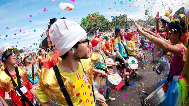 ​Diversão em Vila Velha: os blocos de rua animam o carnaval canela-verde