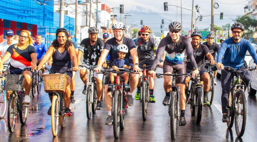 Passeio ciclístico marca a revitalização da Avenida Carlos Lindenberg