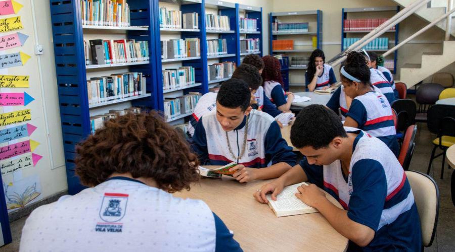 Alunos realizam visitas guiadas a bibliotecas e museus da Grande Vitória