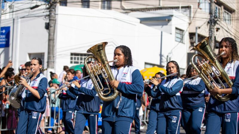 Desfile cívico-militar reúne mais de dez mil pessoas na Av. Jerônimo Monteiro