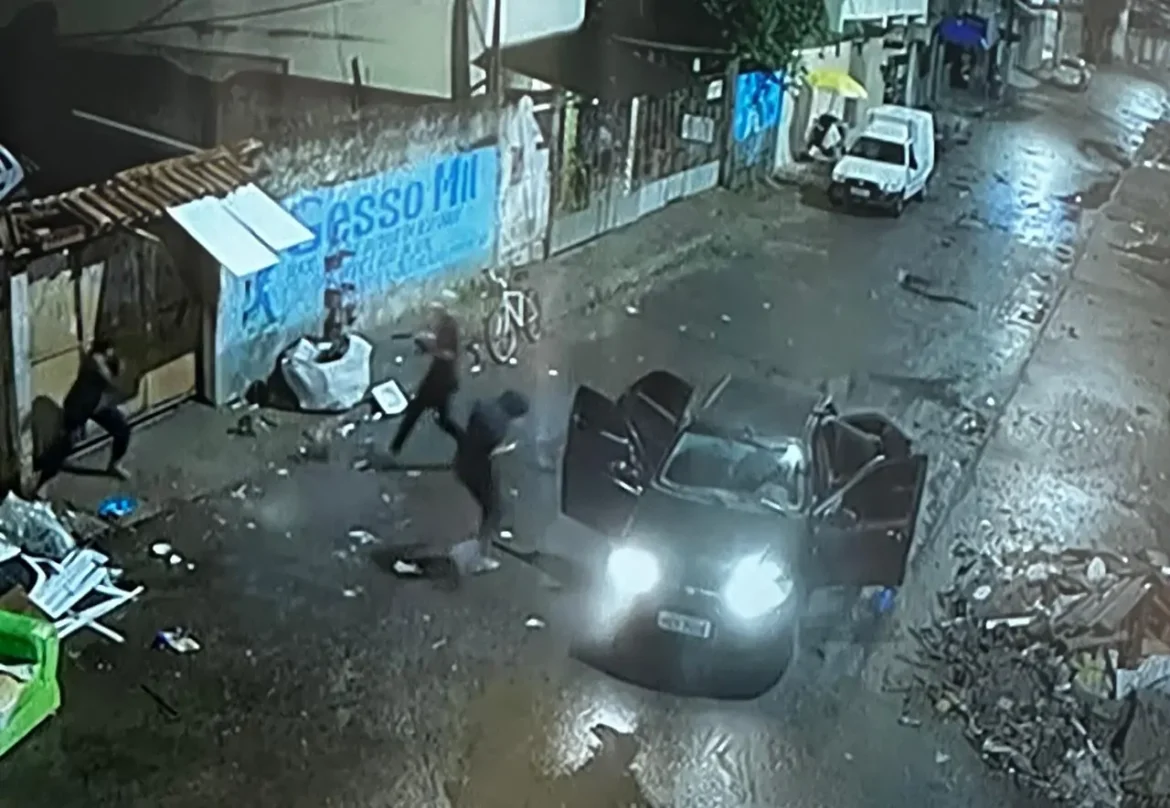Vídeo: um morre e dois são baleados em ataque no bairro Jaburuna, Vila Velha