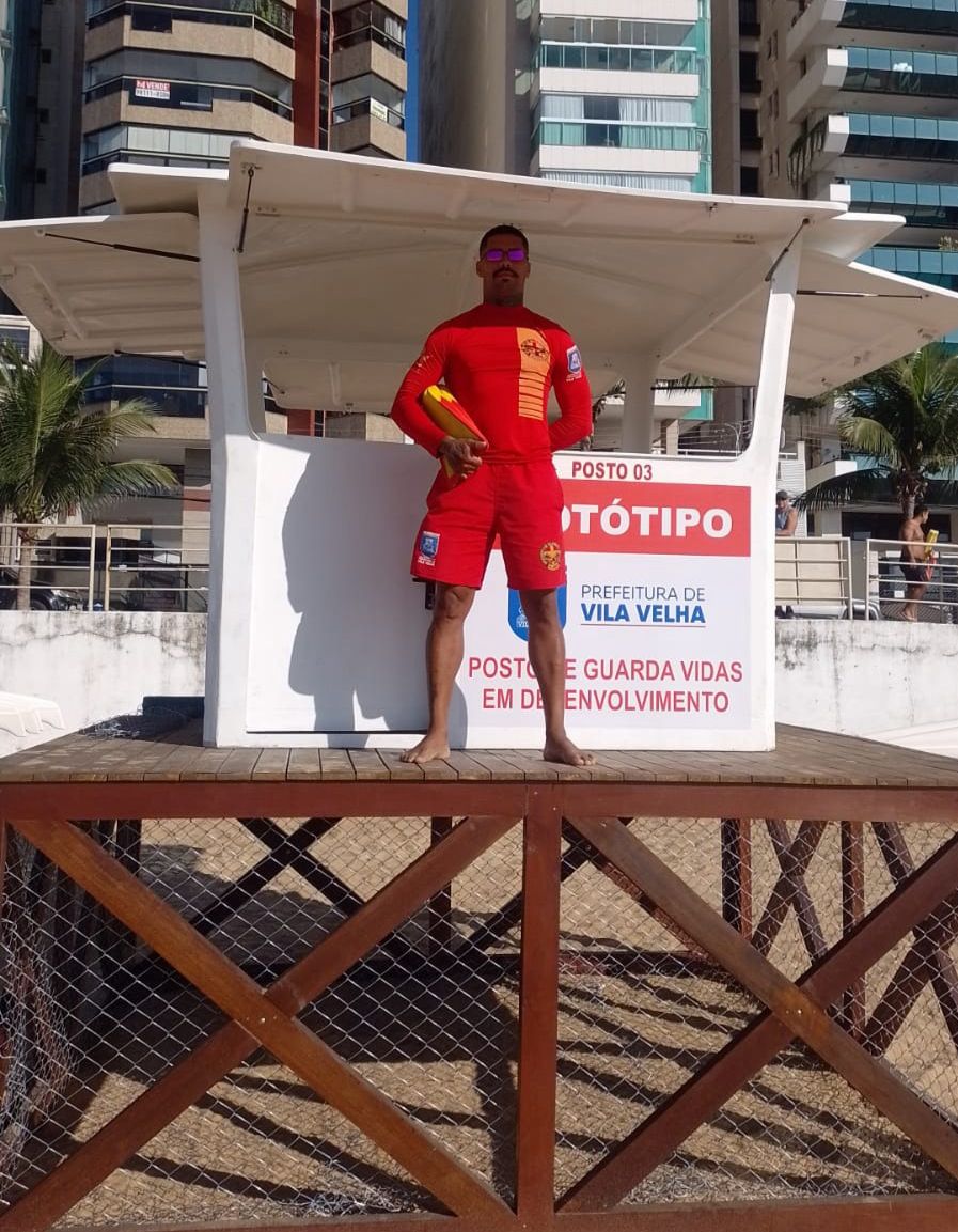 Protótipo de posto para guarda-vidas é instalado na Praia de Costa