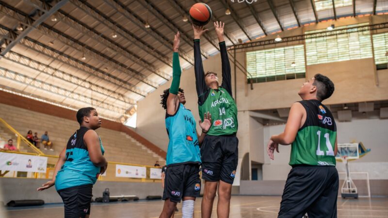 Arena Tartarugão recebe torneio de basquete com participação de equipes de projeto social