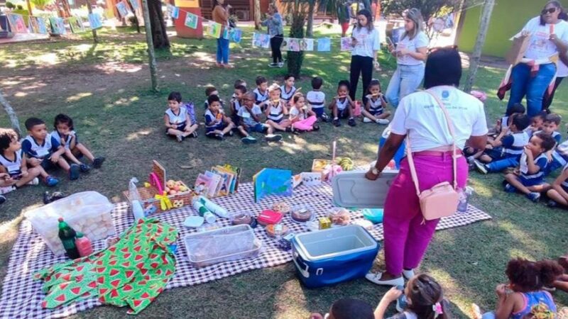 Alunos participam de piquenique literário na Prainha nesta quinta-feira