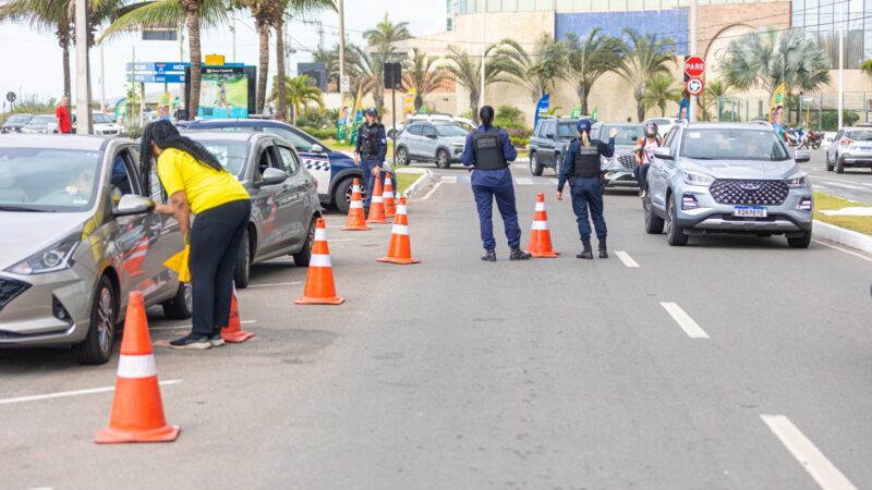 Motoristas recebem orientações sobre leis de trânsito em blitz educativa em Vila Velha