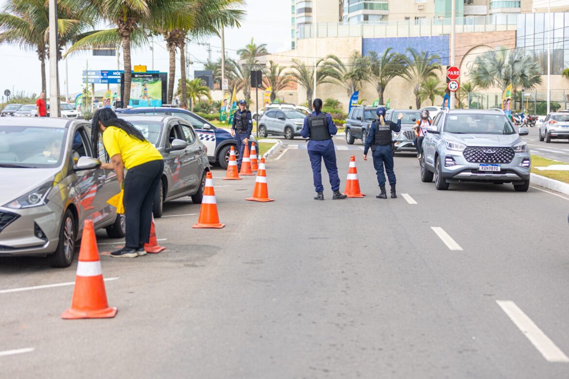 Motoristas recebem orientações sobre leis de trânsito em blitz educativa em Vila Velha