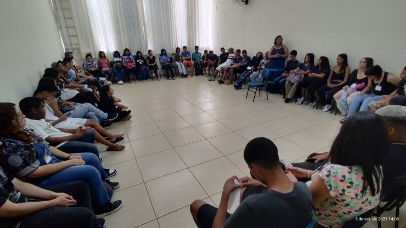 Escola realiza rodas de conversa com psicóloga em ação do Setembro Amarelo nesta sexta (13)