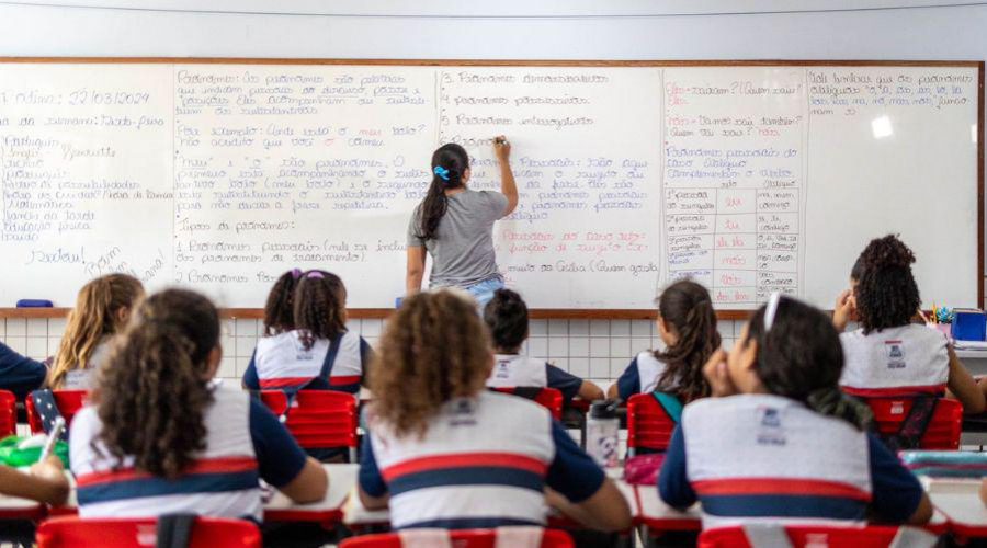 Mais de 3,7 mil estudantes realizam provas para avaliar a qualidade da educação