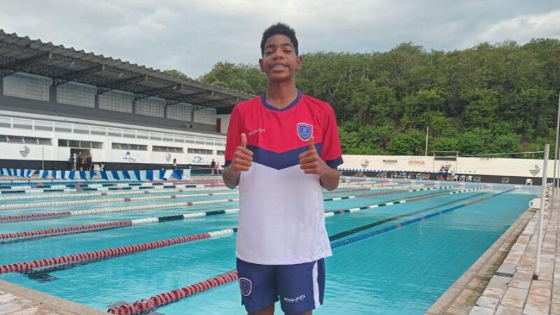 Com 12 anos, atleta de Vila Velha conquista recorde brasileiro na natação