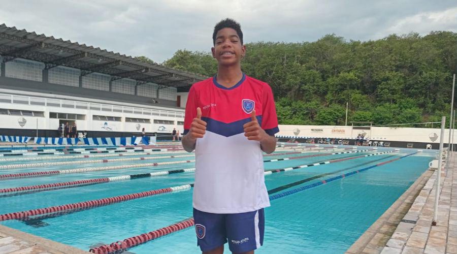 Com 12 anos, atleta de Vila Velha conquista recorde brasileiro na natação