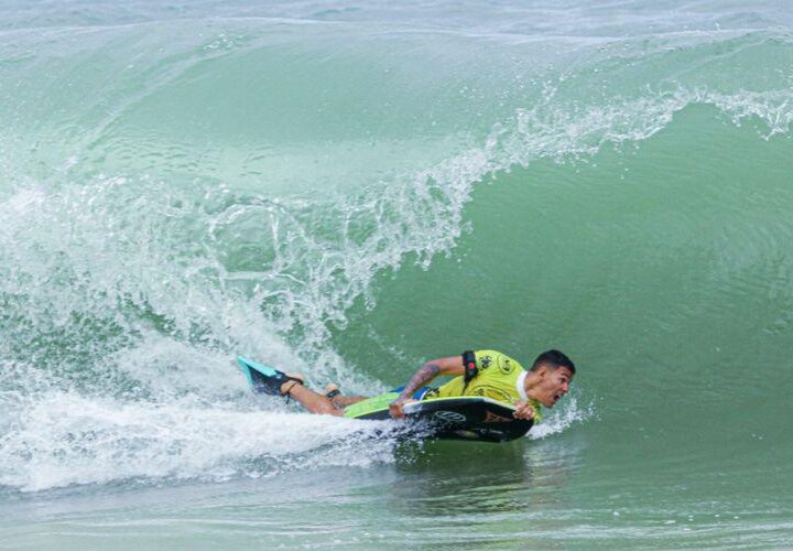 Disputa pelo título brasileiro de bodyboard movimento Itaparica