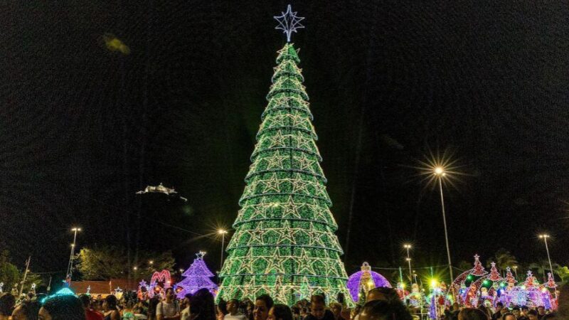 Abertura da Vila Natalina na Prainha encanta famílias com a magia do Natal