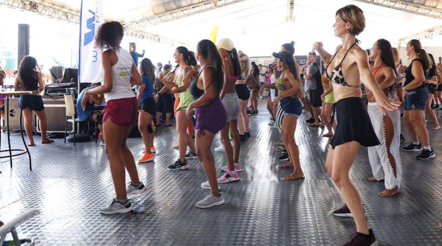 Arena de Verão oferece aulas gratuitas de várias modalidades na Praia da Costa